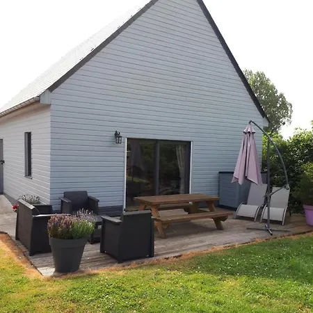 Holiday home Le Bois Fleuri Le Favril